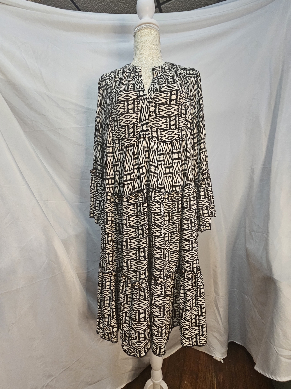 NY Collection Black and Cream Geometric Tiered Midi Dress